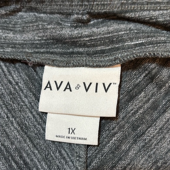 Black and grey skirt - Picture 2 of 3